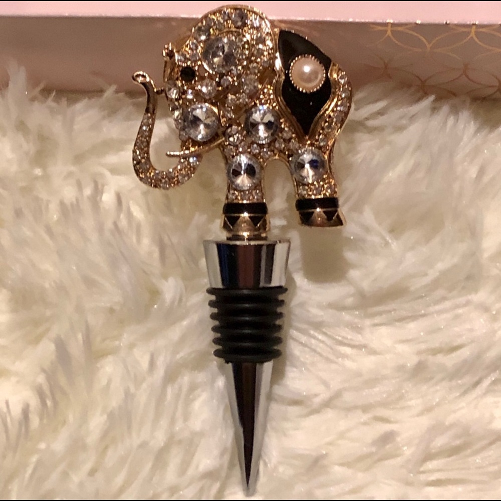 CRYSTAL ENCRUSTED ELEPHANT WINE TOPPER!! BNIB & NEVER USED!!